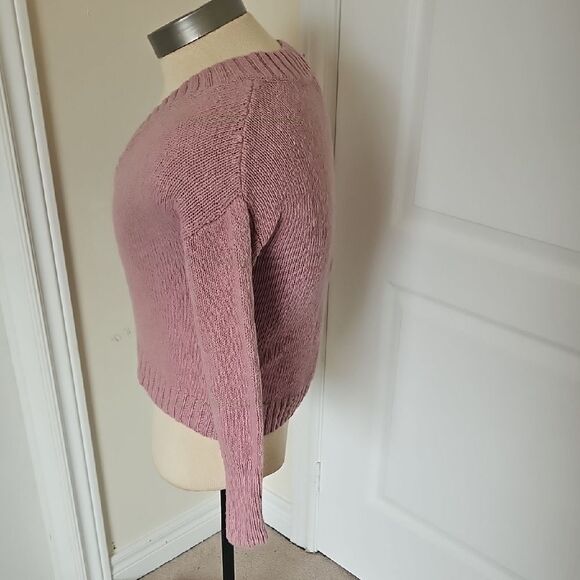 Pink V-Neck Sweater with Long Sleeves - Picture 5 of 16